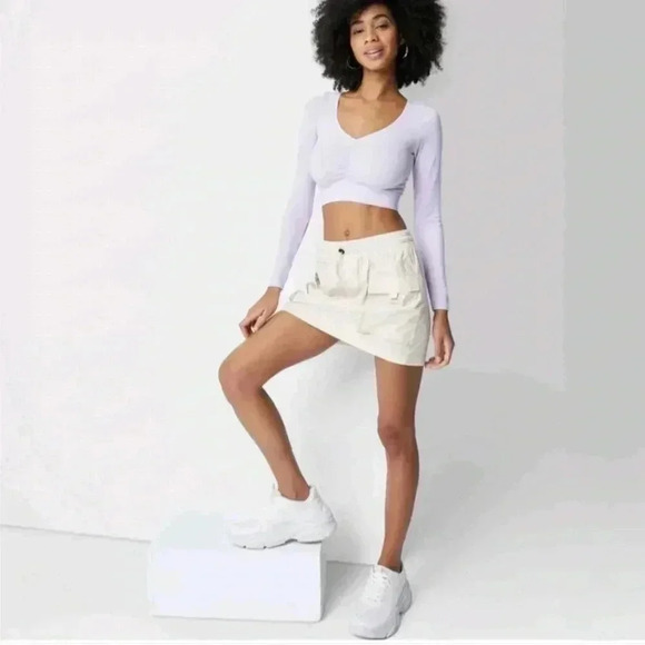Women's Parachute Cargo Mini Skirt - Wild Fable'
Off-White Size L - Picture 3 of 10